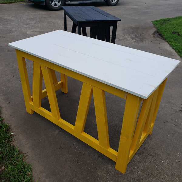 Custom Built Desk NOT AVAILABLE FOR SHIPPING Located in Farmersville, TX